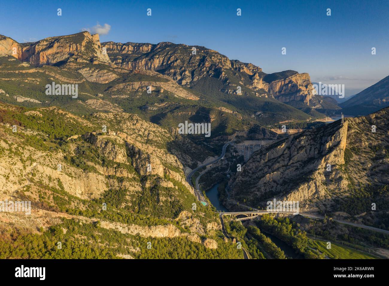 Aerial view of the Serra de Aubenç range at sunrise (Peramola, Alt Urgell, Catalonia, Spain, Pyrenees) ESP: Vista aérea de la sierra de Aubenç Stock Photo