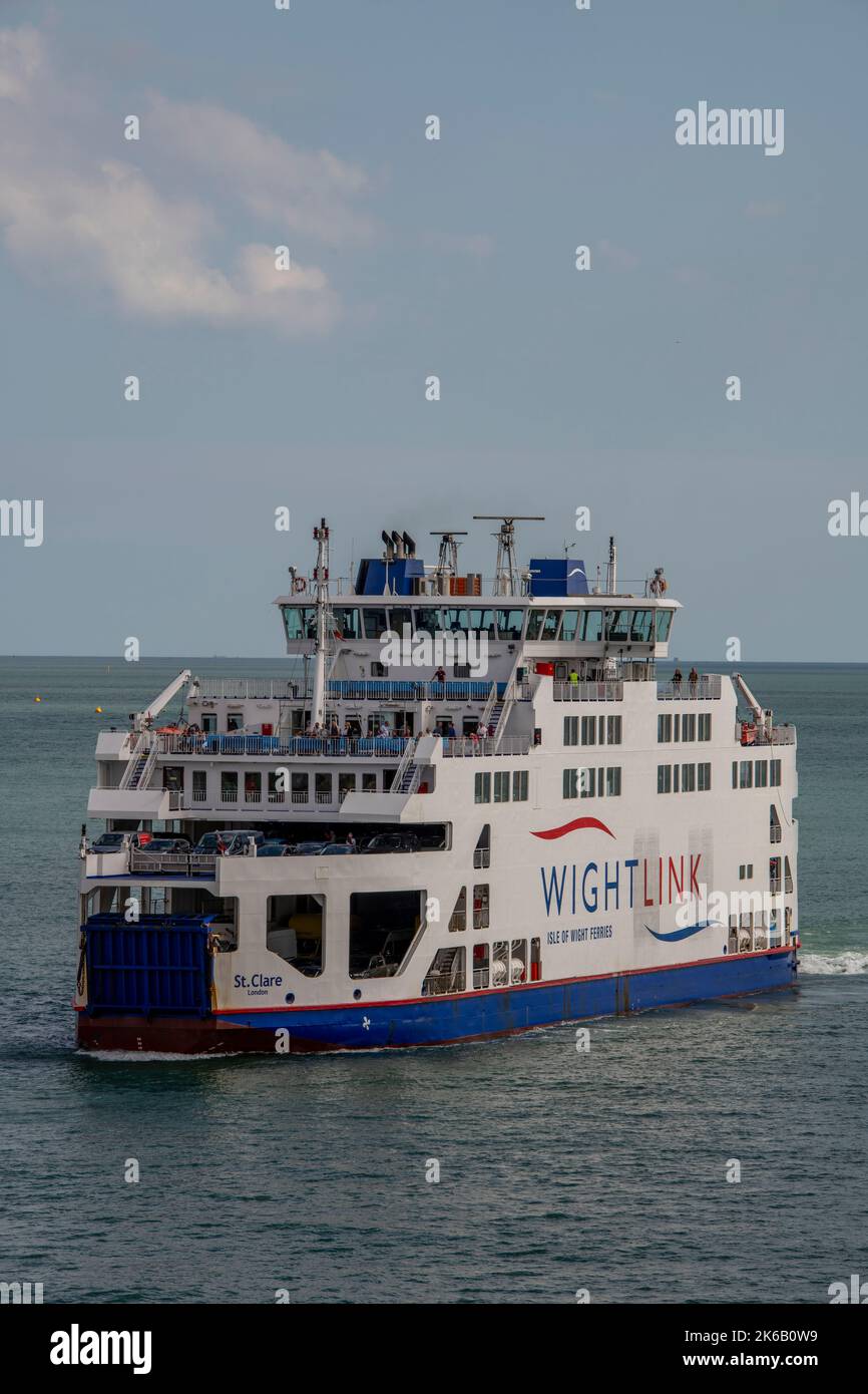 isle of wight ferry, isle of wight holidays, crossing the solent to the ...