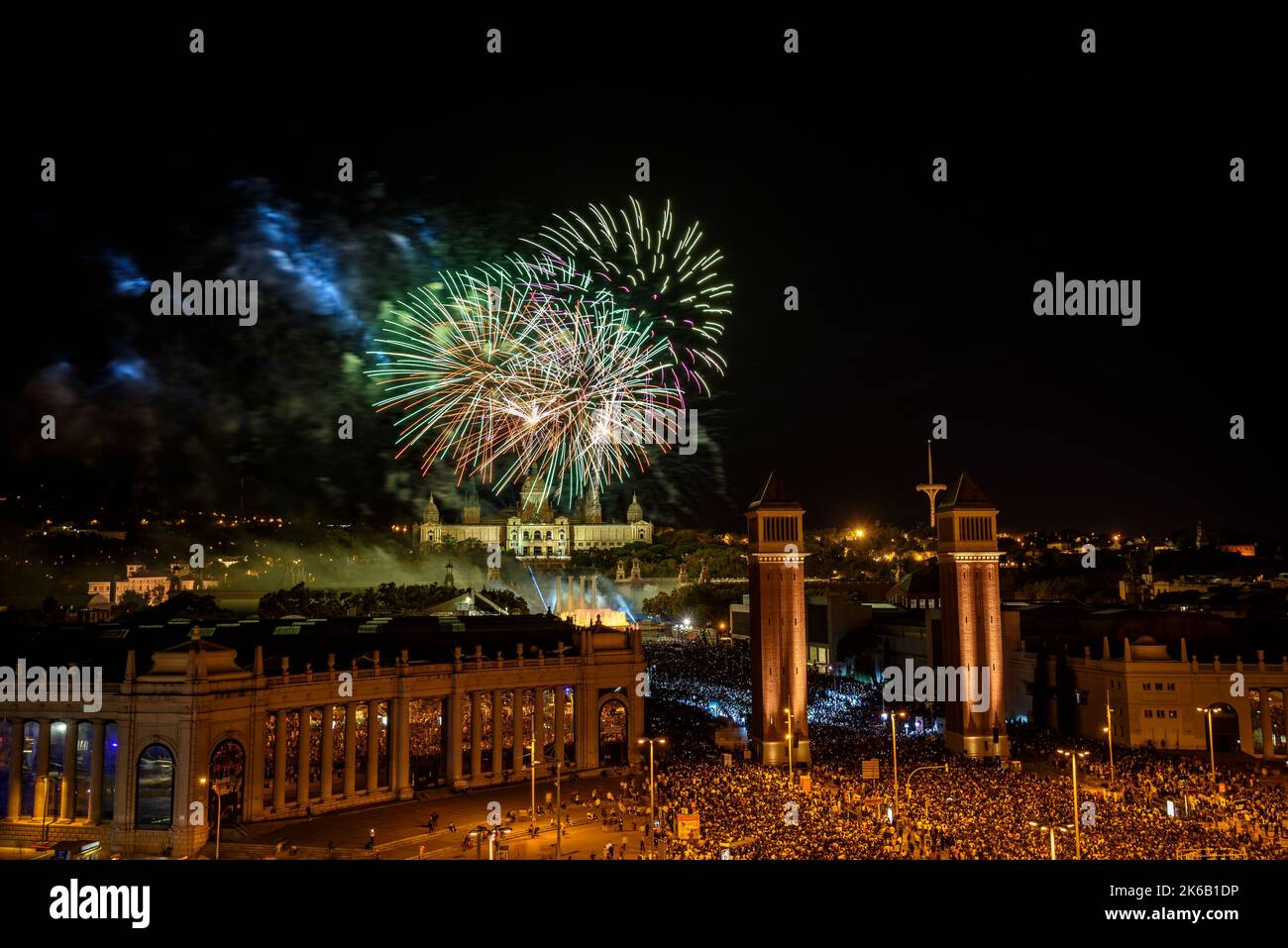 Pyromusical and fireworks of La Mercè 2022 on Maria Cristina avenue in Barcelona (Catalonia, Spain)  ESP: Piromusical y fuegos artificiales, Barcelona Stock Photo