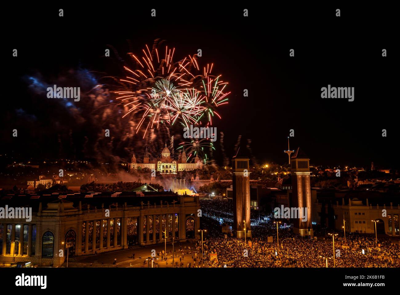 Pyromusical and fireworks of La Mercè 2022 on Maria Cristina avenue in Barcelona (Catalonia, Spain)  ESP: Piromusical y fuegos artificiales, Barcelona Stock Photo