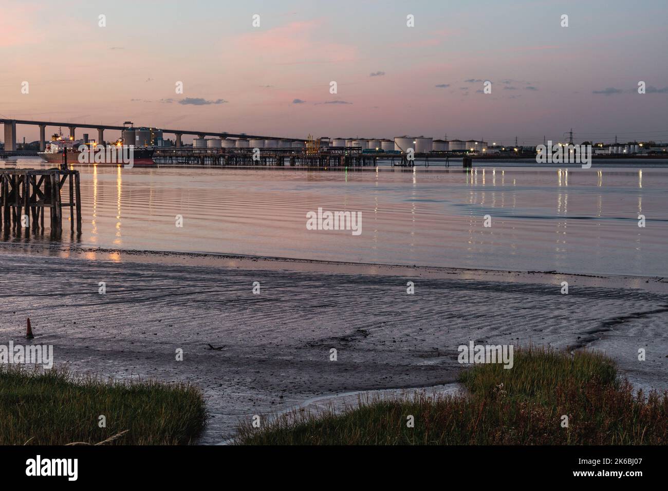 Queen elizabeth ii bridge hires stock photography and images Alamy