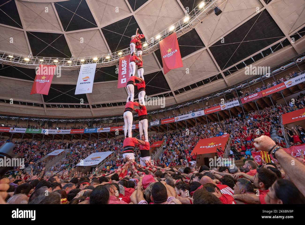 Concurs de Castells de Tarragona 2022 (Tarragona Castells contest). Sunday contest. 2 de 8 sense folre de la Colla Jove Xiquets de Valls (Catalonia) Stock Photo