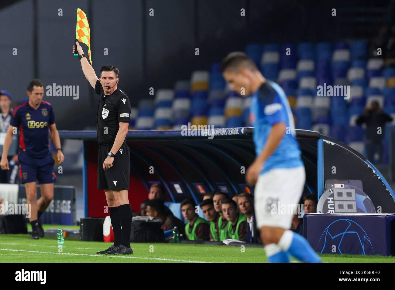 NAPELS, ITALY - OCTOBER 12: assistant referee Stefan Lupp during the Group A - UEFA Champions League match between Napoli and Ajax at the Stadio Diego Armando Maradona on October 12, 2022 in Napels, Italy (Photo by Ben Gal/Orange Pictures) Stock Photo