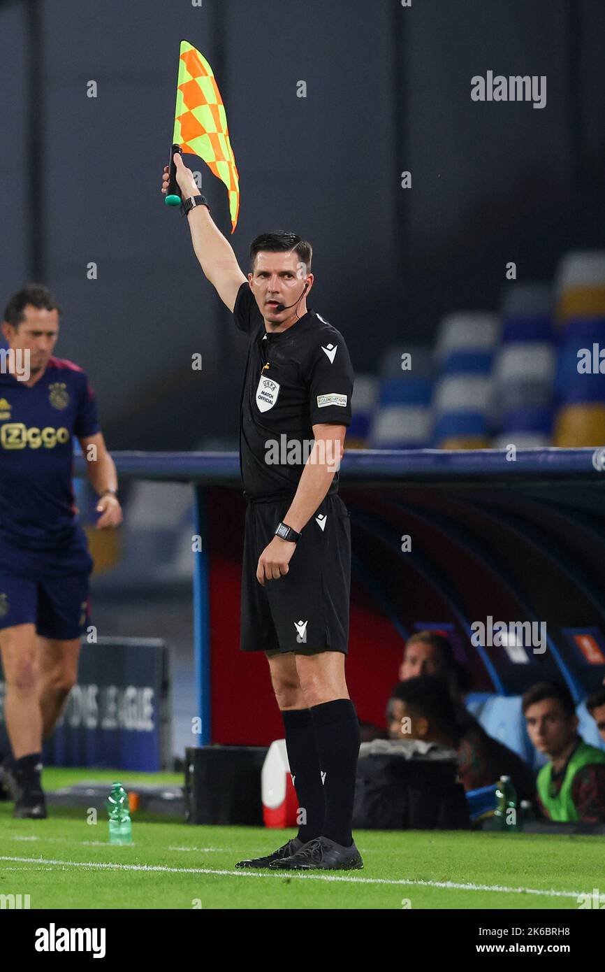 NAPELS, ITALY - OCTOBER 12: assistant referee Stefan Lupp during the Group A - UEFA Champions League match between Napoli and Ajax at the Stadio Diego Armando Maradona on October 12, 2022 in Napels, Italy (Photo by Ben Gal/Orange Pictures) Stock Photo