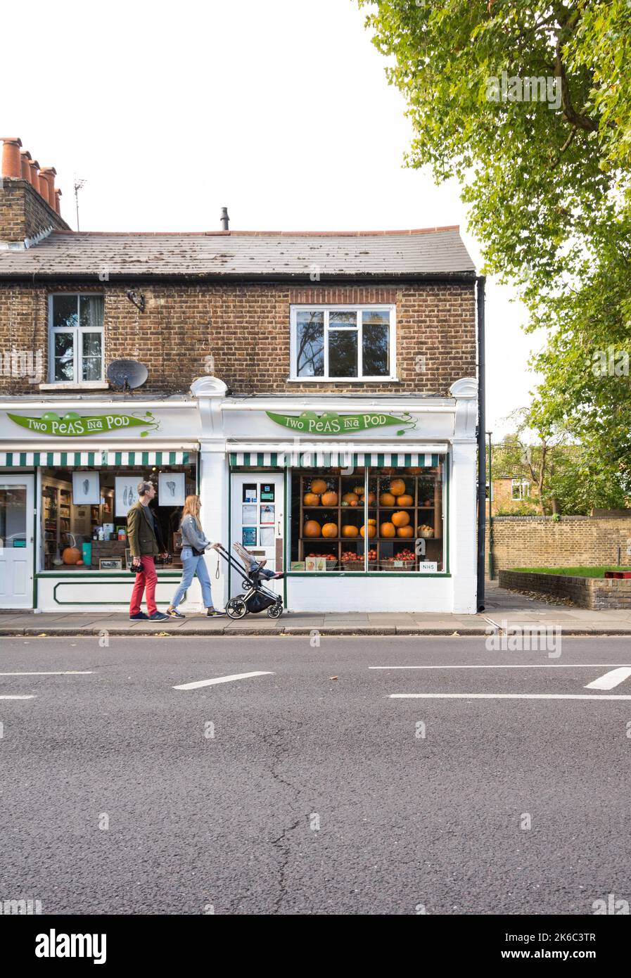 Two peas in a pod barnes hires stock photography and images Alamy