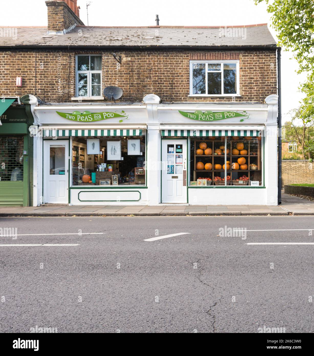 Two peas in a pod barnes hires stock photography and images Alamy