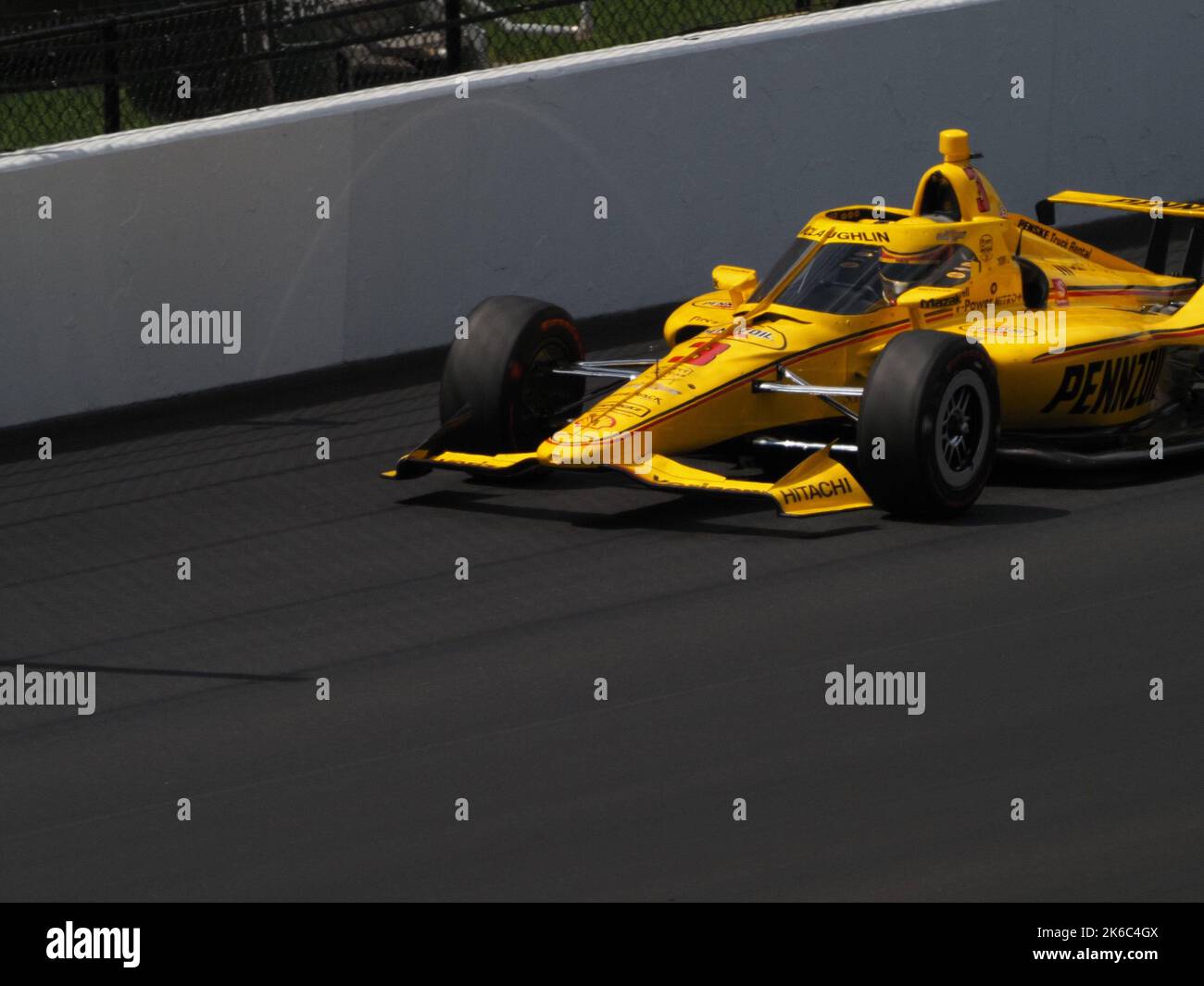 Yellow f1 race car hi-res stock photography and images - Alamy