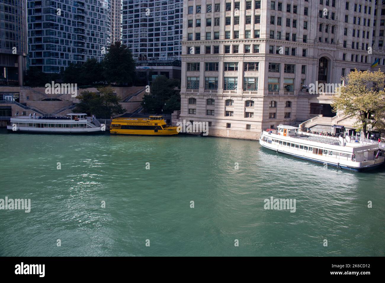 Downtown Chicago water taxis and tour boats Stock Photo Alamy