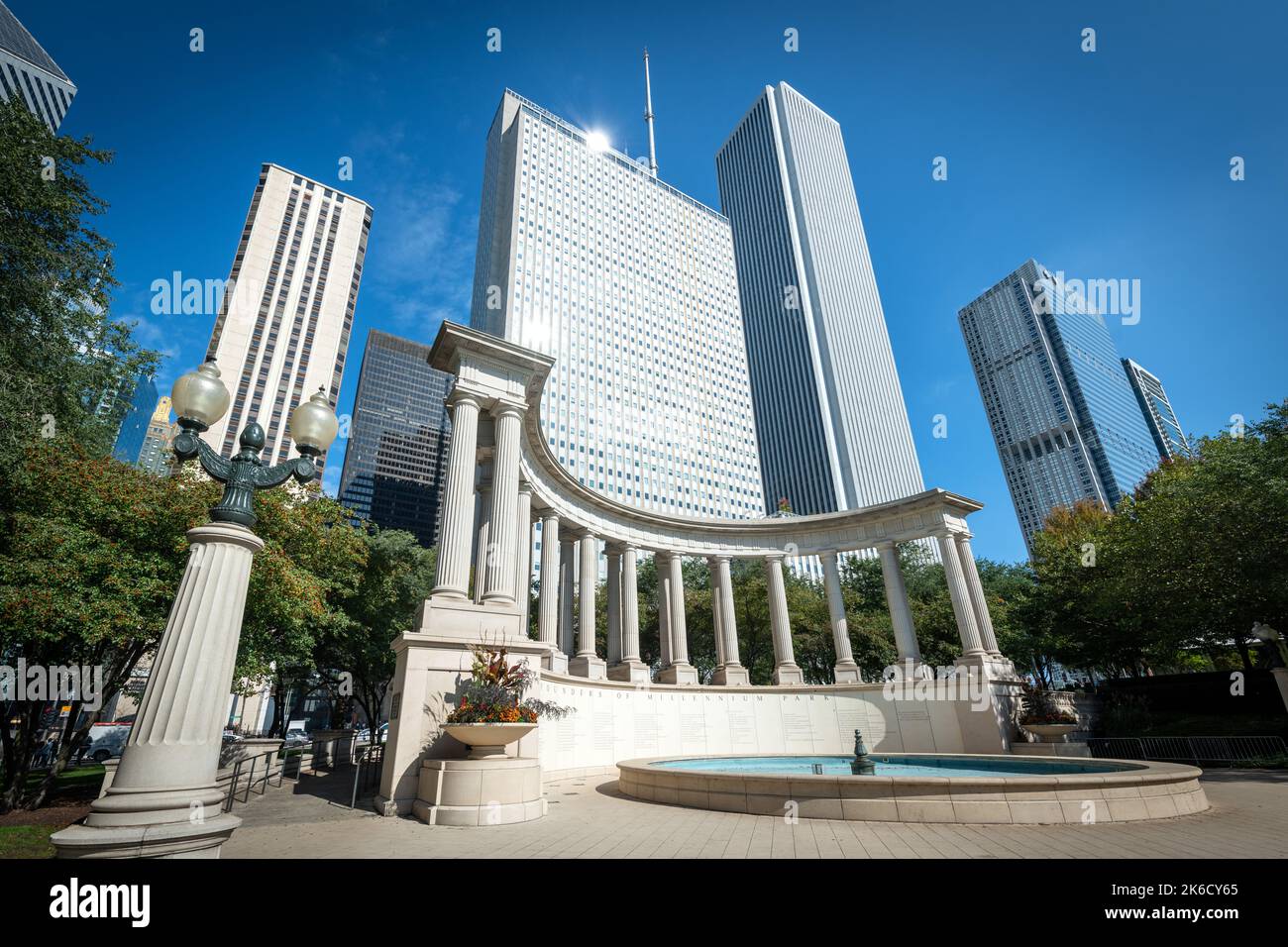 October 09, 2018, Millenium park, Chicago, Illinois, USA : famous entrance of the millenium park in the center of Chicago city with the skyline of dow Stock Photo
