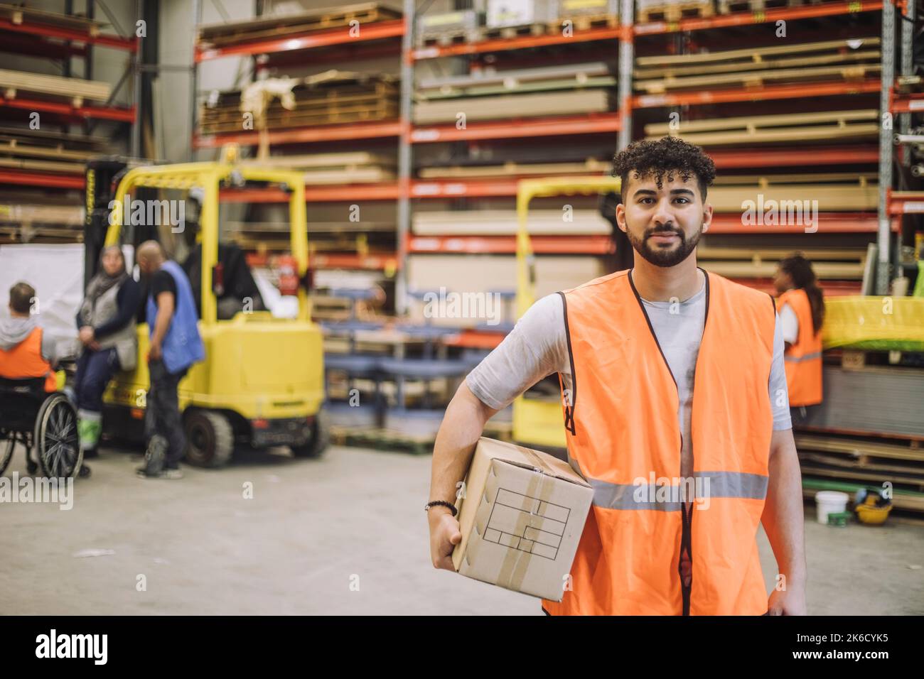 Worker carrying cardboard box hi-res stock photography and images - Alamy