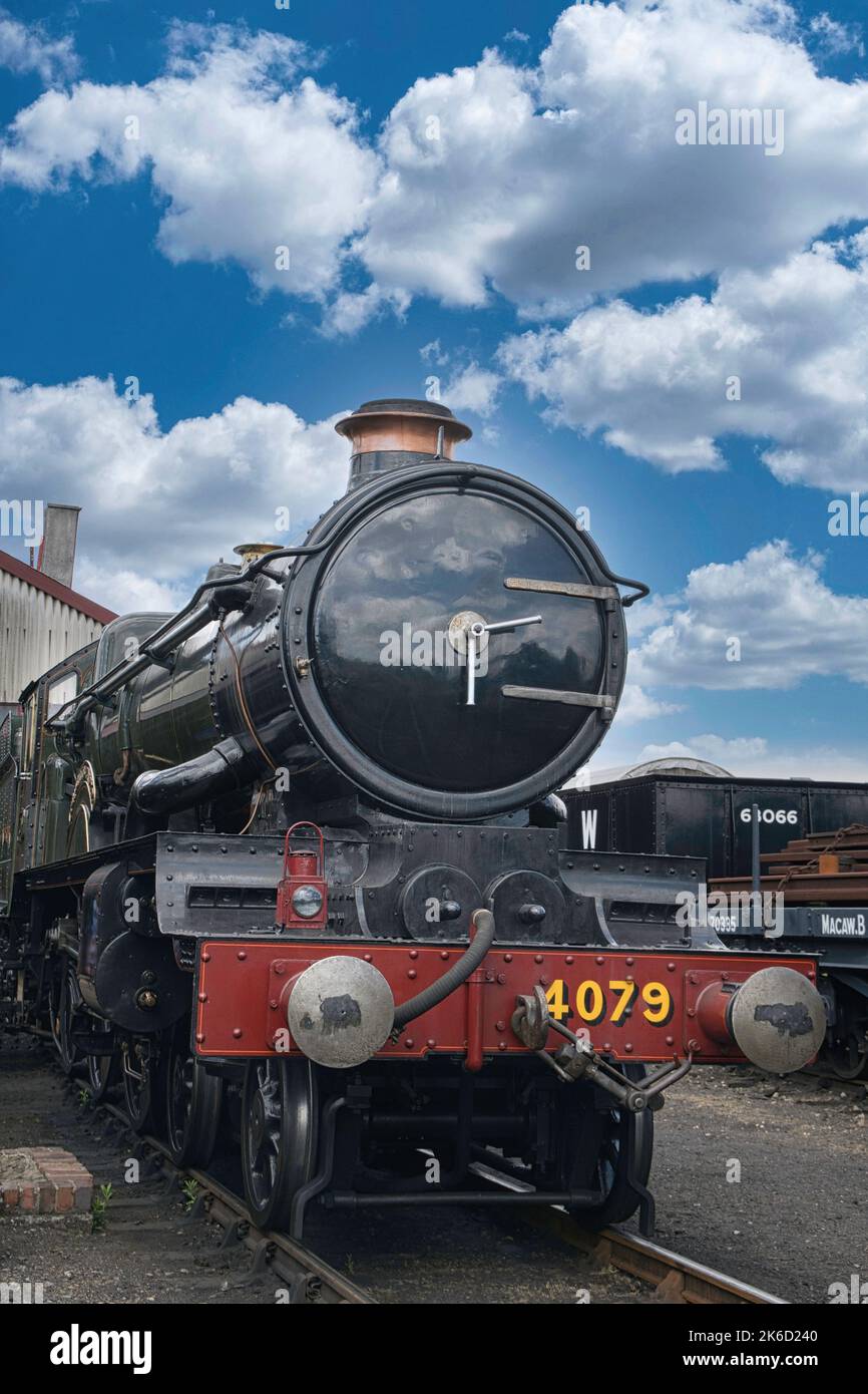 https://c8.alamy.com/comp/2K6D240/close-up-of-steam-locomotive-no-4079-pendennis-castle-at-didcot-railway-centre-didcot-oxfordshire-2K6D240.jpg