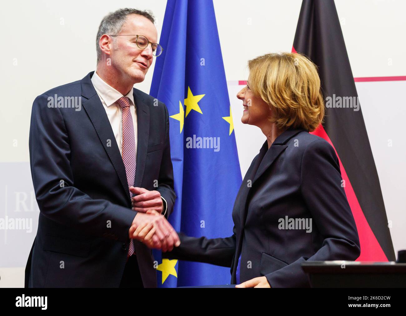 Mainz, Germany. 13th Oct, 2022. Michael Ebling (SPD, l), the former mayor of Mainz, is congratulated by Minister President Malu Dreyer (SPD, r) at the State Chancellery upon his appointment as the new Interior Minister of Rhineland-Palatinate. Credit: Frank Rumpenhorst/dpa/Alamy Live News Stock Photo