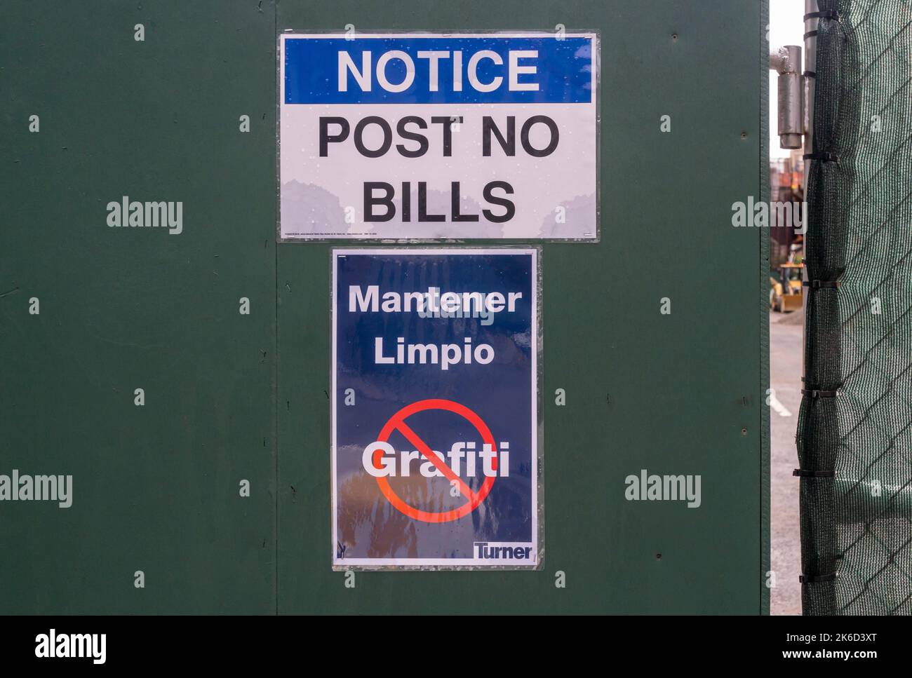 Sidewalk shed at a construction site posted with “Post No Bills” and in Spanish, “Mantener Limpio”, translating to Keep Clean in New York on Wednesday, October 5, 2022.  (© Richard B. Levine) Stock Photo