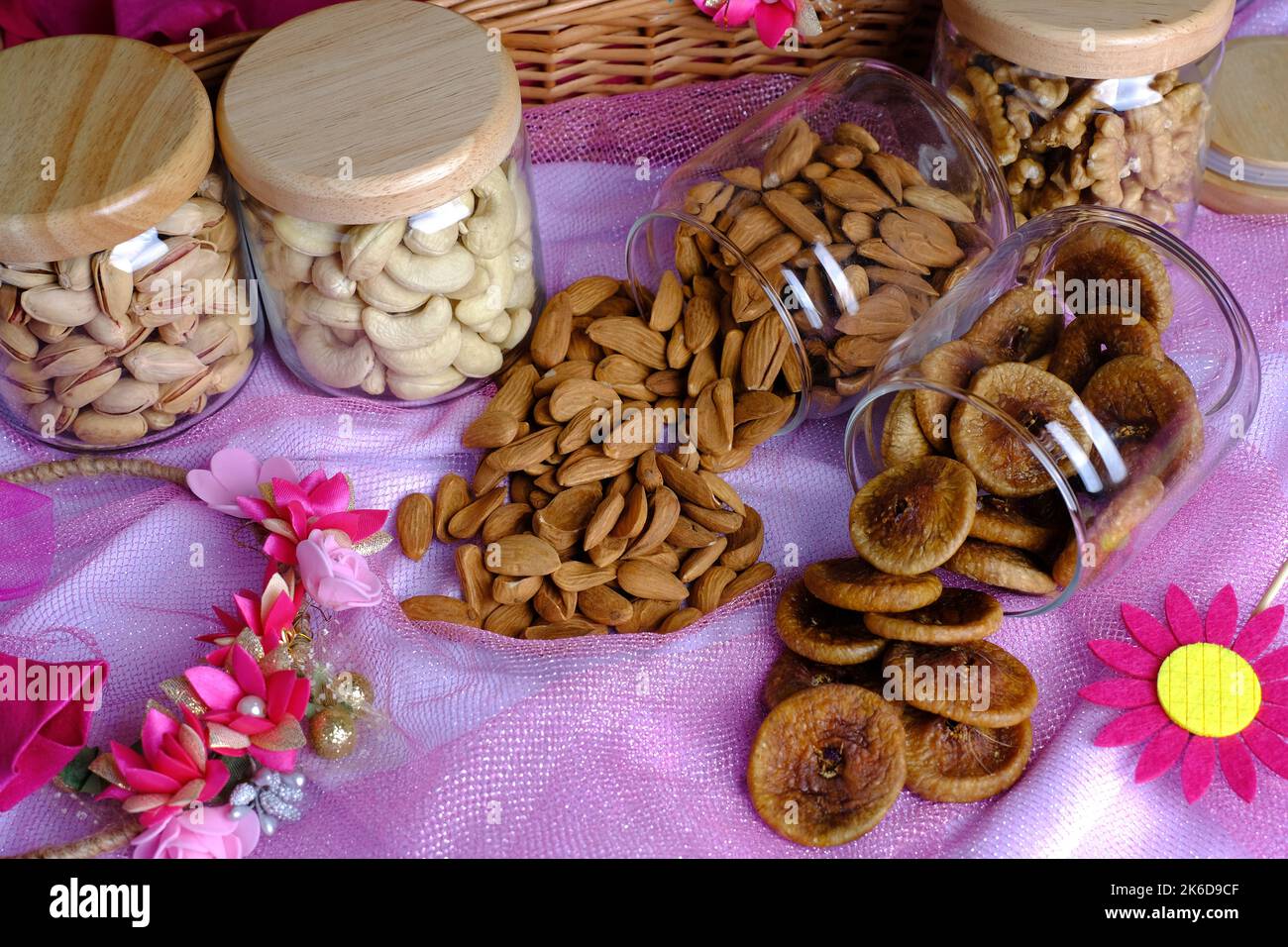 Mixed nuts and dried fruits, Nuts and Dry Fruits, Healthy snack mix