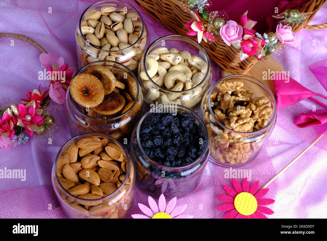 Mixed nuts and dried fruits, Nuts and Dry Fruits, Healthy snack mix of organic nuts and dry