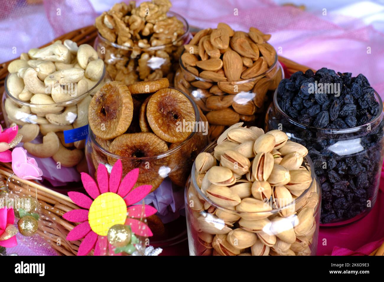 Mixed nuts and dried fruits, Nuts and Dry Fruits, Healthy snack mix