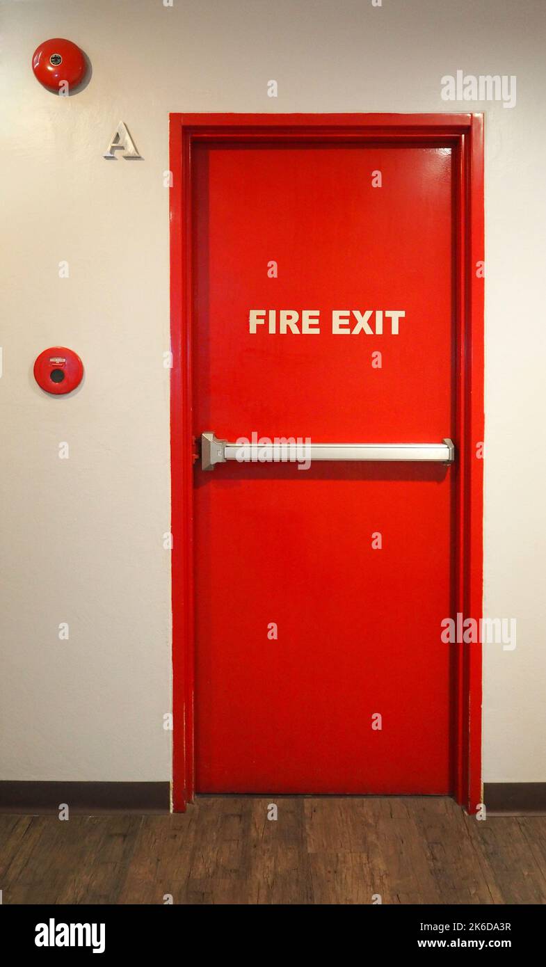 двери с прямоугольниками. двери противопожарные на прозрачном фоне. противопожарные двери иконка. дверь пожарного выхода. пожарные дверь стена.