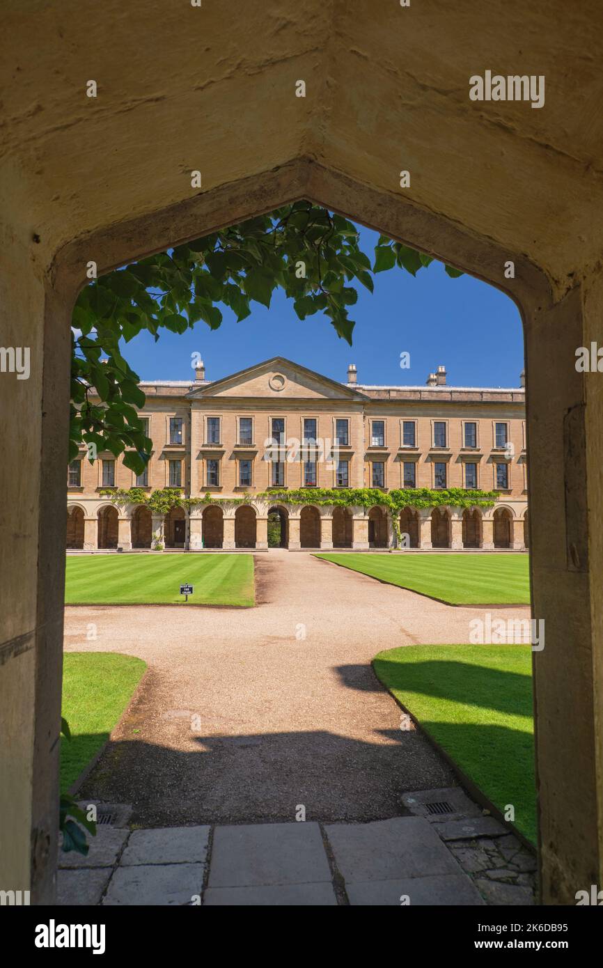 England, Oxfordshire, Oxford, Magdalen College, The New Building seen through an arch. Stock Photo