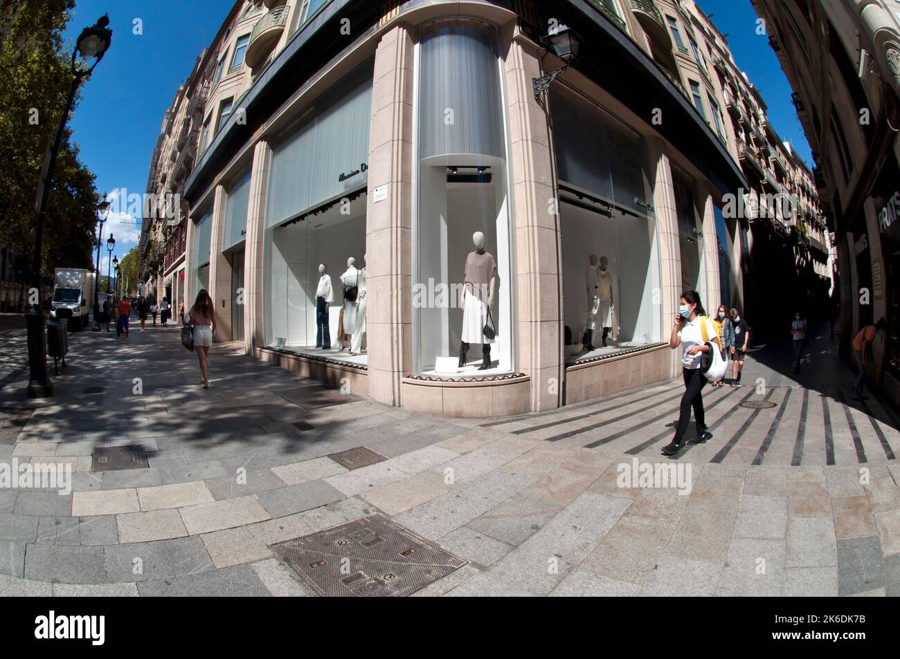 Massimo dutti store hi-res stock photography and images - Alamy