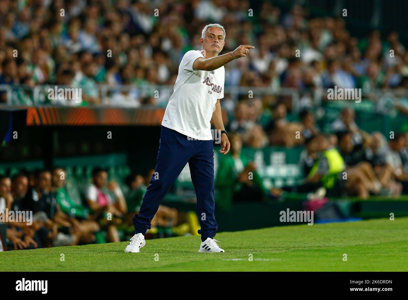 Portuguese Manager Laments "Inexplicable" Defeat and Criticizes Referee After Betis Upset Portuguese Manager Laments "Inexplicable" Defeat and Criticizes Referee After Betis Upset