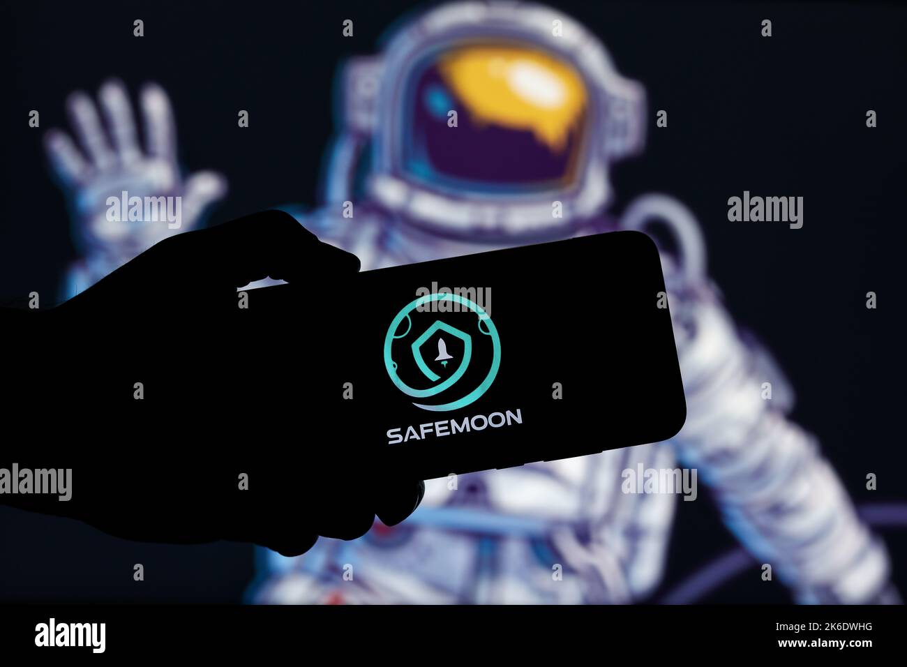 Safe moon crypto (89) foto