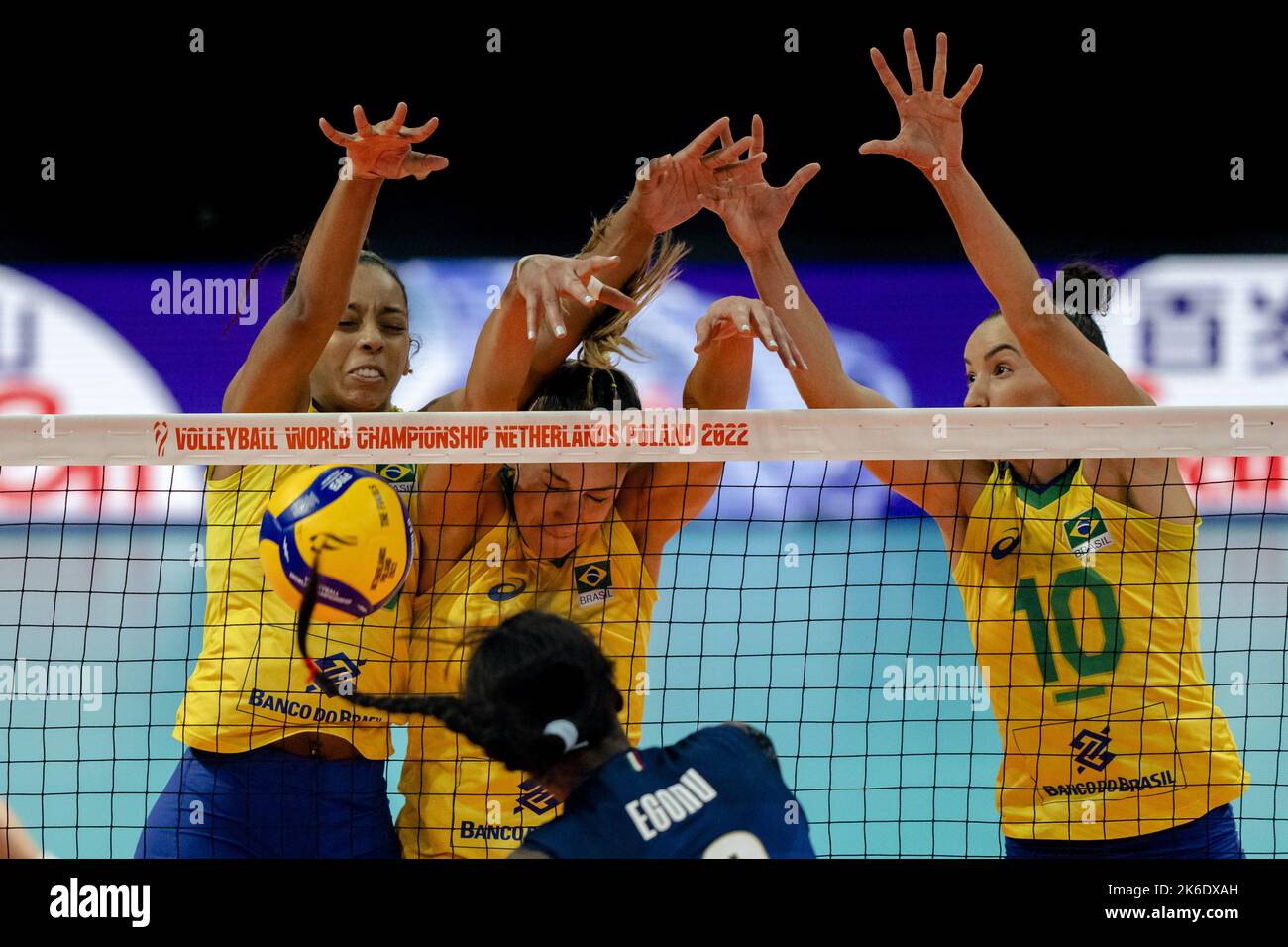 Volleyballwomen hi-res stock photography and images