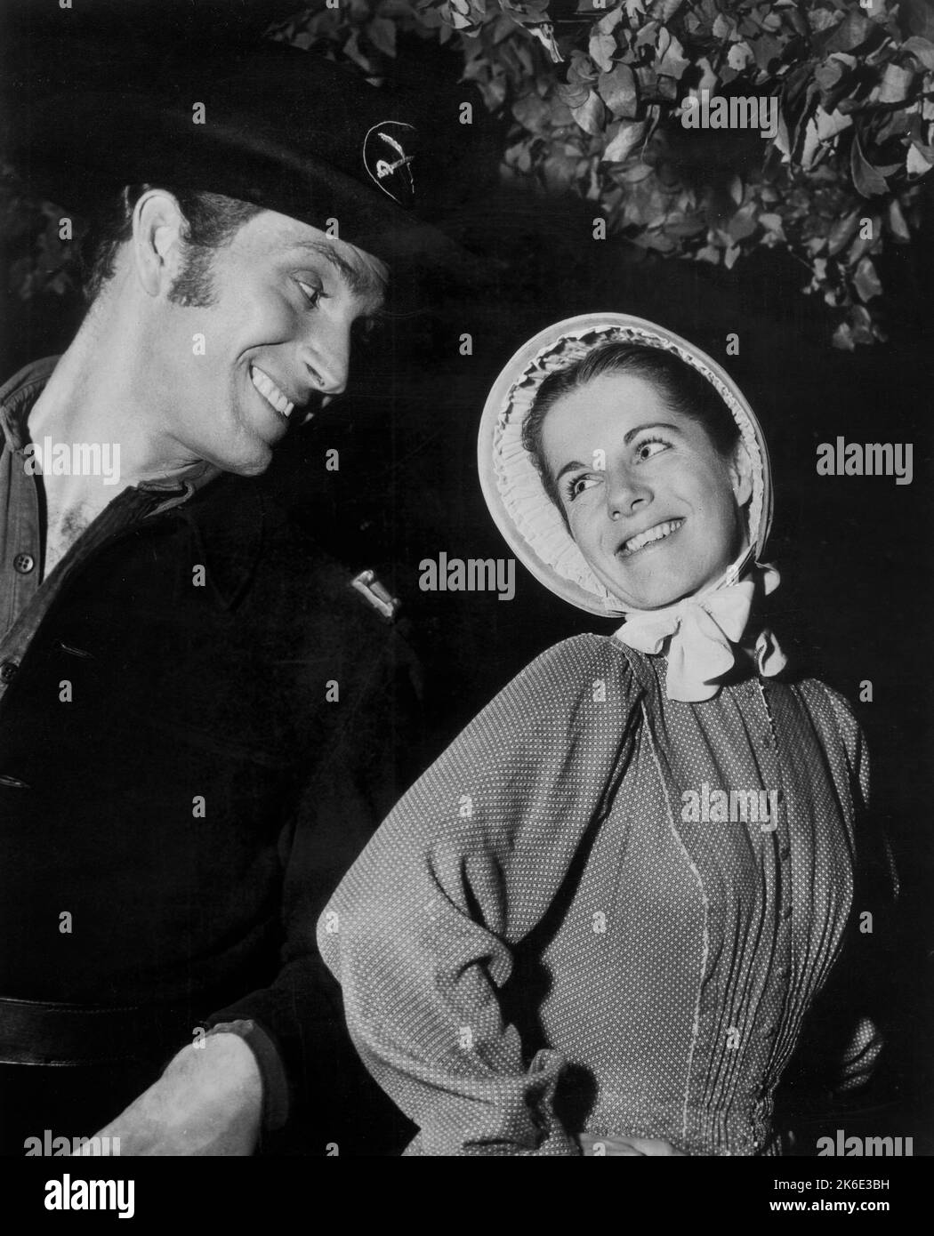 Peter Mark Richman, Phyllis Love, on-set of the Film, 'Friendly Persuasion', Allied Artists, 1956 Stock Photo