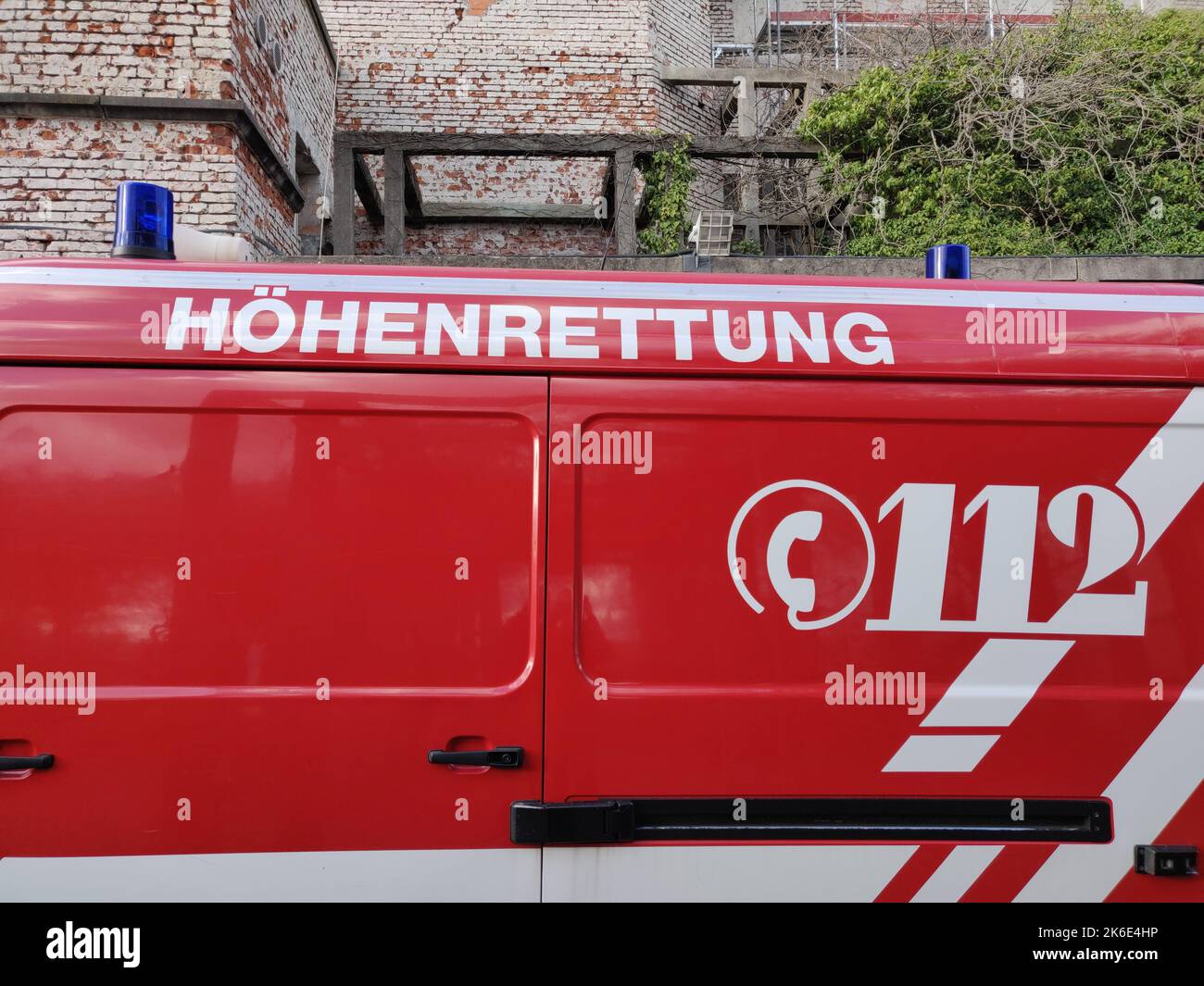 Red emergency department sign hi-res stock photography and images - Alamy