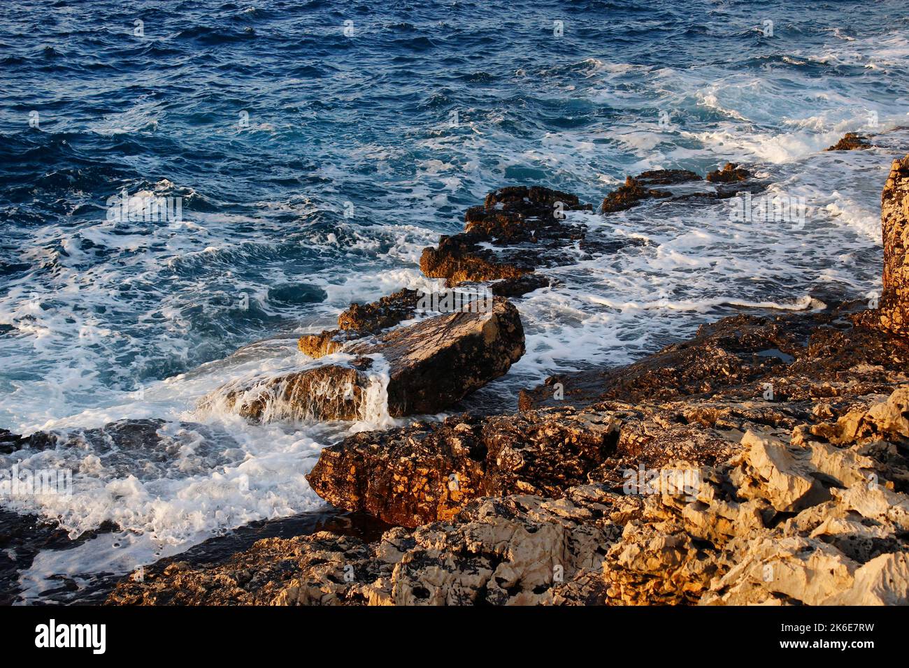 Sea shore rocks waves hi-res stock photography and images - Alamy