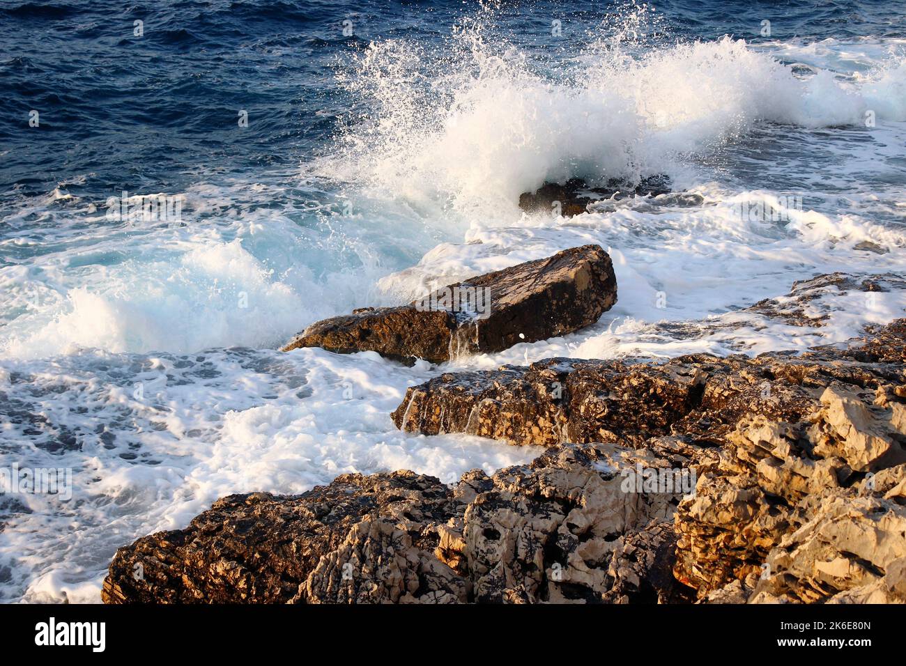 Sea shore rocks waves hi-res stock photography and images - Alamy