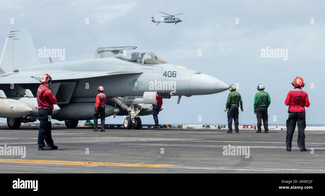 221011-N-UF592-1050 PHILIPPINE SEA (Oct. 11, 2022) An F/A-18E Super ...