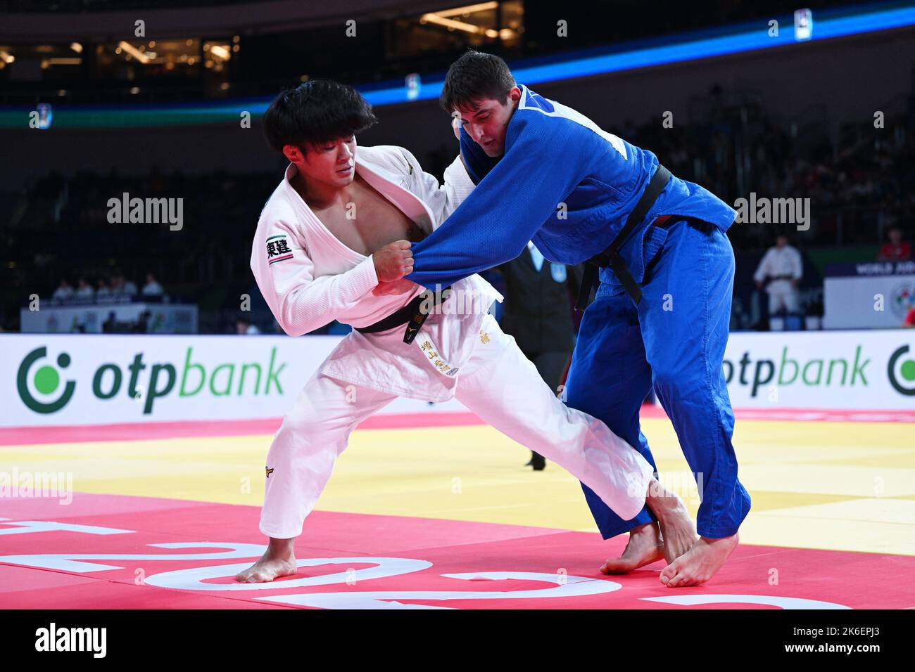 Erkak uxlayotganida, unga qol ishini bering