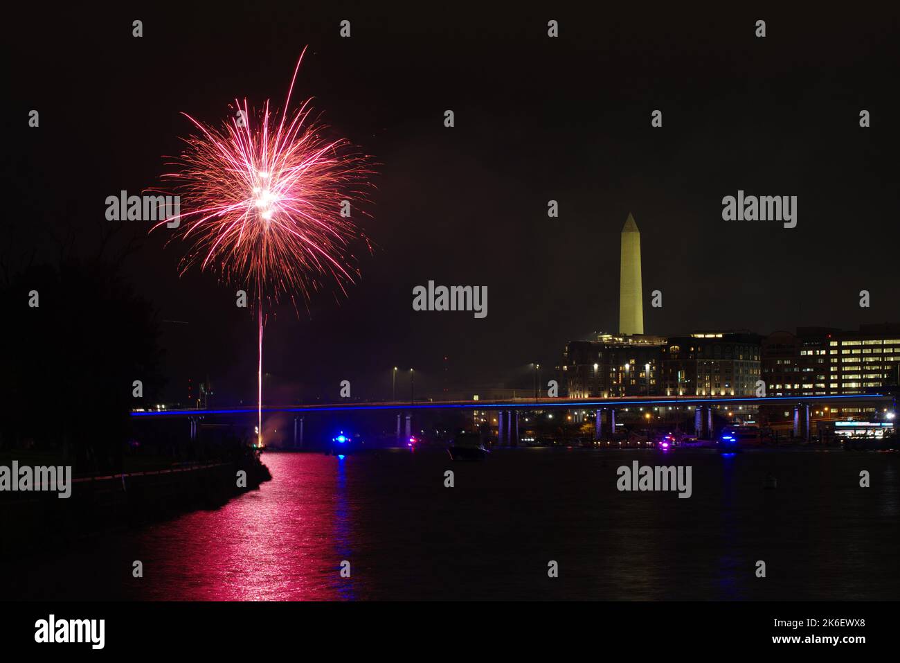 Fireworks light up Washington Channel and the Southwest Waterfront