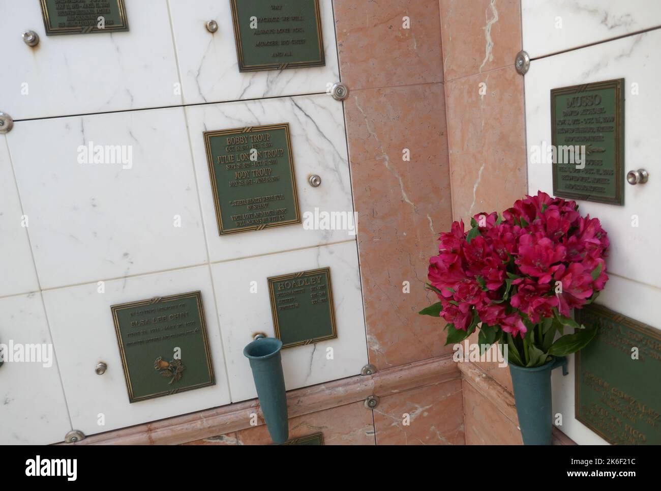 Los Angeles, California, USA 9th October 2022 Bobby Troup and Actress/singer Julie London Troup's Graves in Columbarium of Providence in Courts of Remembrance at Forest Lawn Memorial Park Hollywood Hills on October 9, 2022 in Los Angeles, California, USA. Photo by Barry King/Alamy Stock Photo Stock Photo