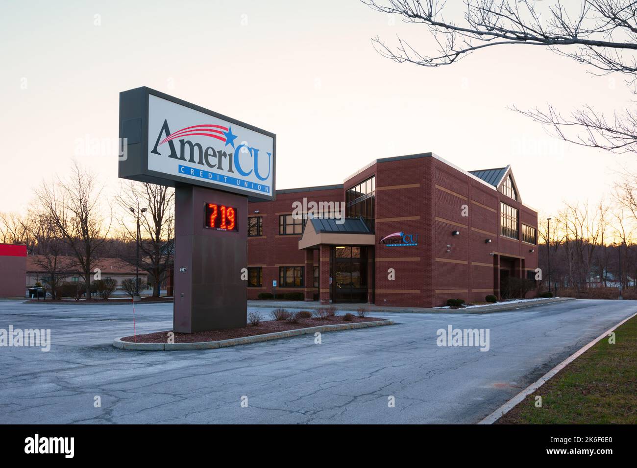 New Hartford, New York - Mar 29, 2022: Landscape Wide View of AmeriCU Credit Union Building Exterior, Americu is Mainly Operative in Northern and Cent Stock Photo