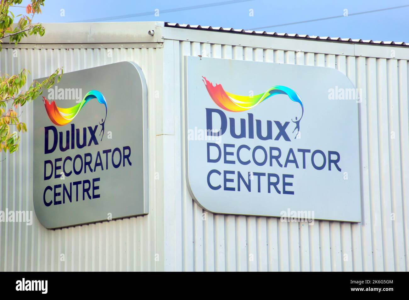 Dulux Decorator Centre sign Unit 2 Farnell St, Glasgow G4 9SE Stock Photo
