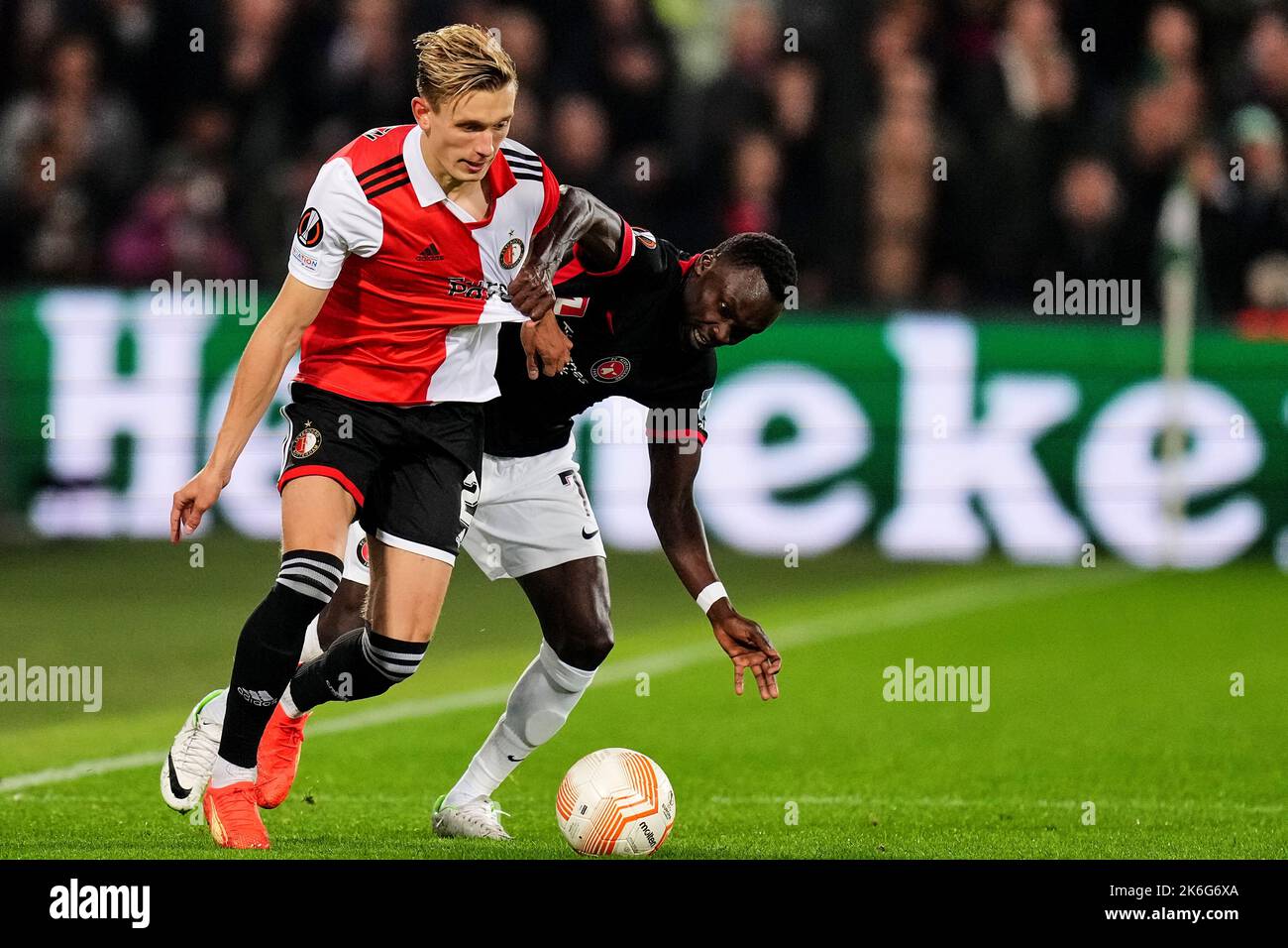 Rotterdam - Marcus Holmgren Pedersen of Feyenoord, Pione Sisto of FC Midtjylland during the match between Feyenoord v FC Midtjylland at Stadion Feijenoord De Kuip on 13 October 2022 in Rotterdam, The Netherlands. (Box to Box Pictures/Yannick Verhoeven) Stock Photo