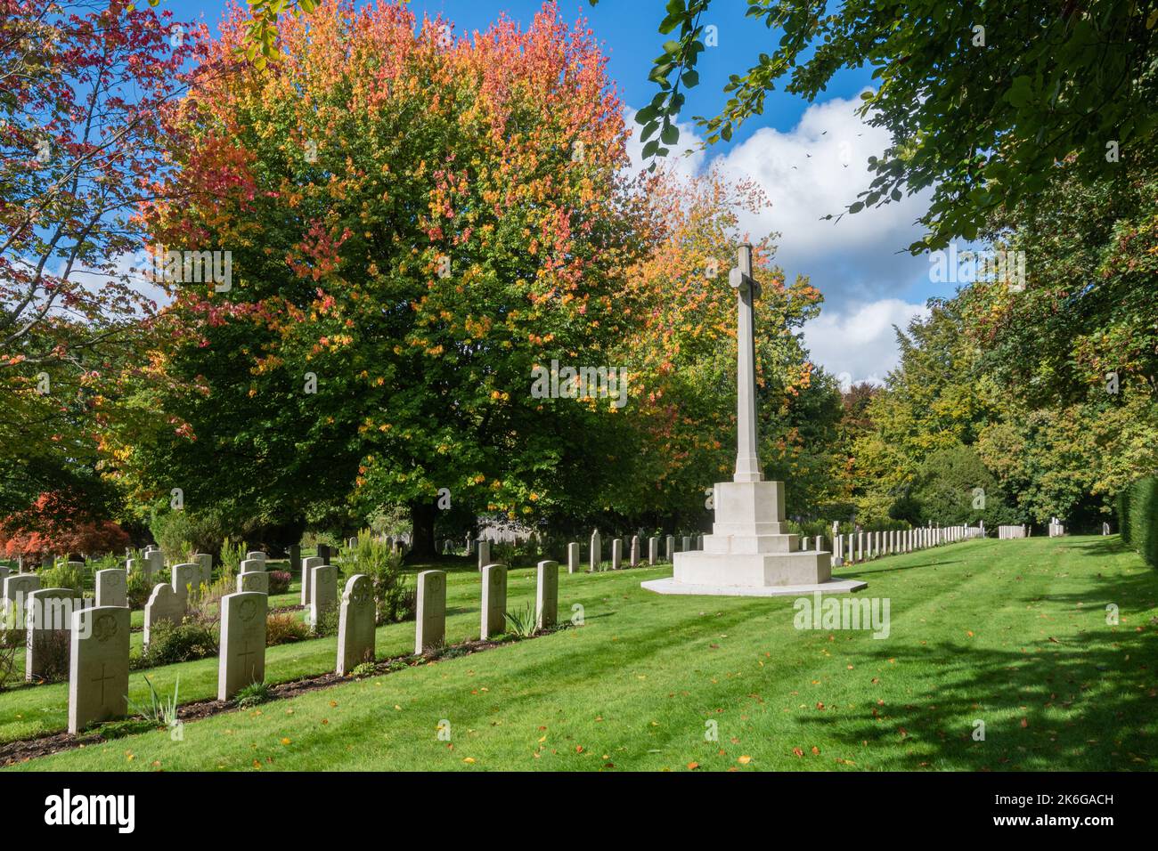 Memorial cross and graves of Canadian soldiers from the first world war in the churchyard of St Mary's Church in Bramshott, Hampshire, England, UK Stock Photo