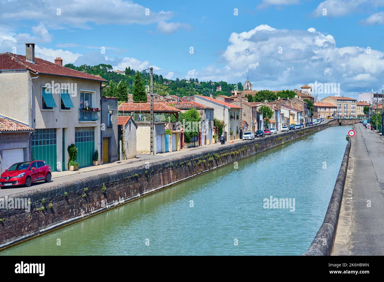 Moissac (south  s house): houses along the Canal lateral a la Garonne Stock Photo