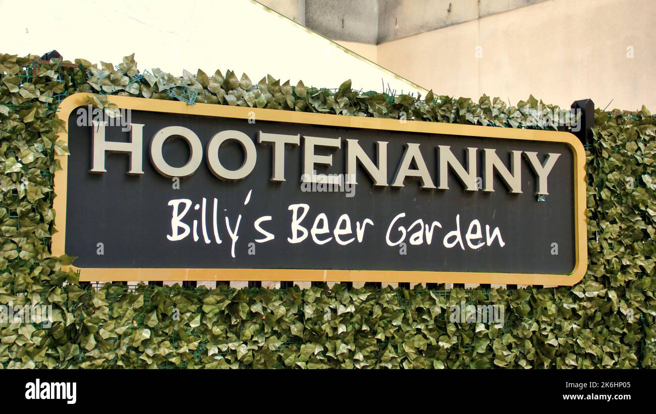 hootenanny billy's beer garden sign om Glasgow Hootenanny pub. 40 Howard St, Glasgow G1 4EE Stock Photo