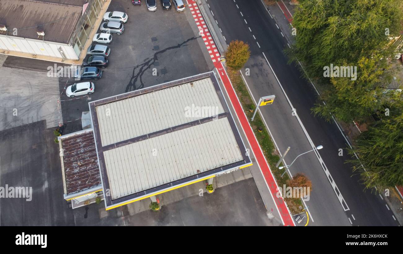 Car gas fill italy hires stock photography and images Alamy