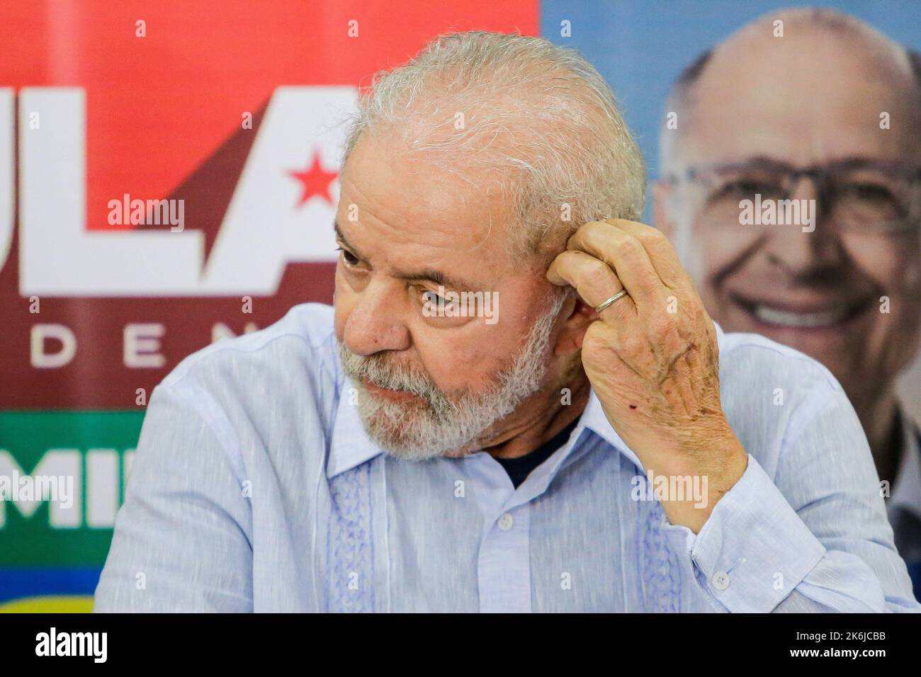 Recife, Brazil. 14th Oct, 2022. PE - Recife - 10/14/2022 - RECIFE, LULA AGENDA - Luiz Inacio Lula da Silva, candidate for president for the PT (Workers Party) during a press conference at the Federation of Rural Workers Agriculturists and Family Farmers of the State of Pernambuco (FETAPE) ) in the city of Recife, this Friday (14). Photo: Rafael Vieira/AGIF/Sipa USA Credit: Sipa USA/Alamy Live News Stock Photo