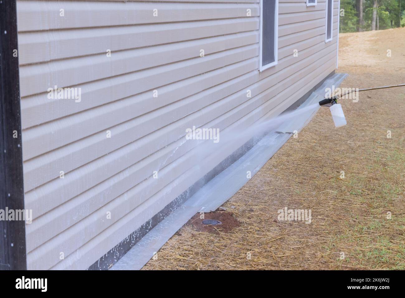 Cleaning services maintenance for siding houses using high pressure
