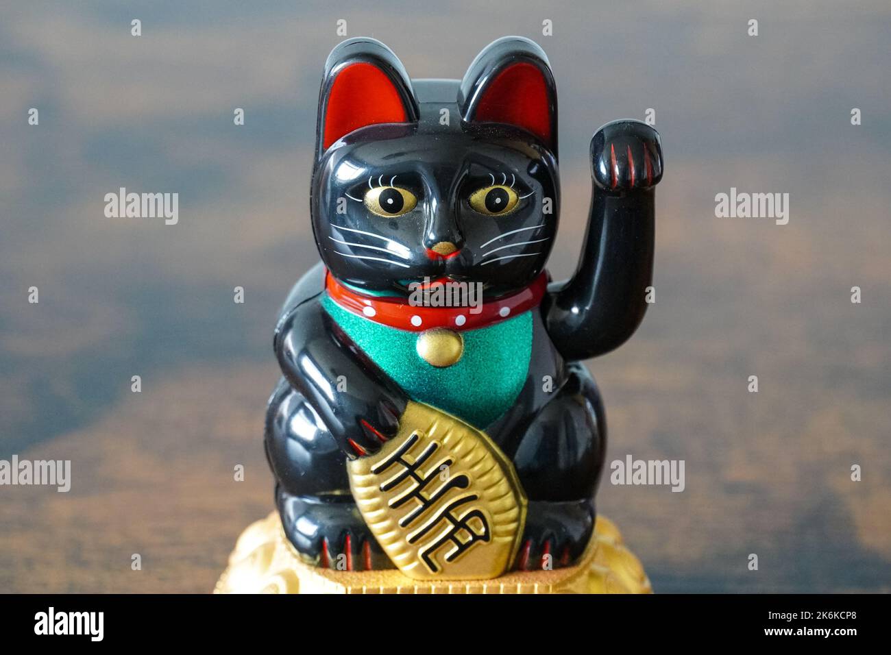 Maneki neko. Chinese authentic character asian lucky cat bel