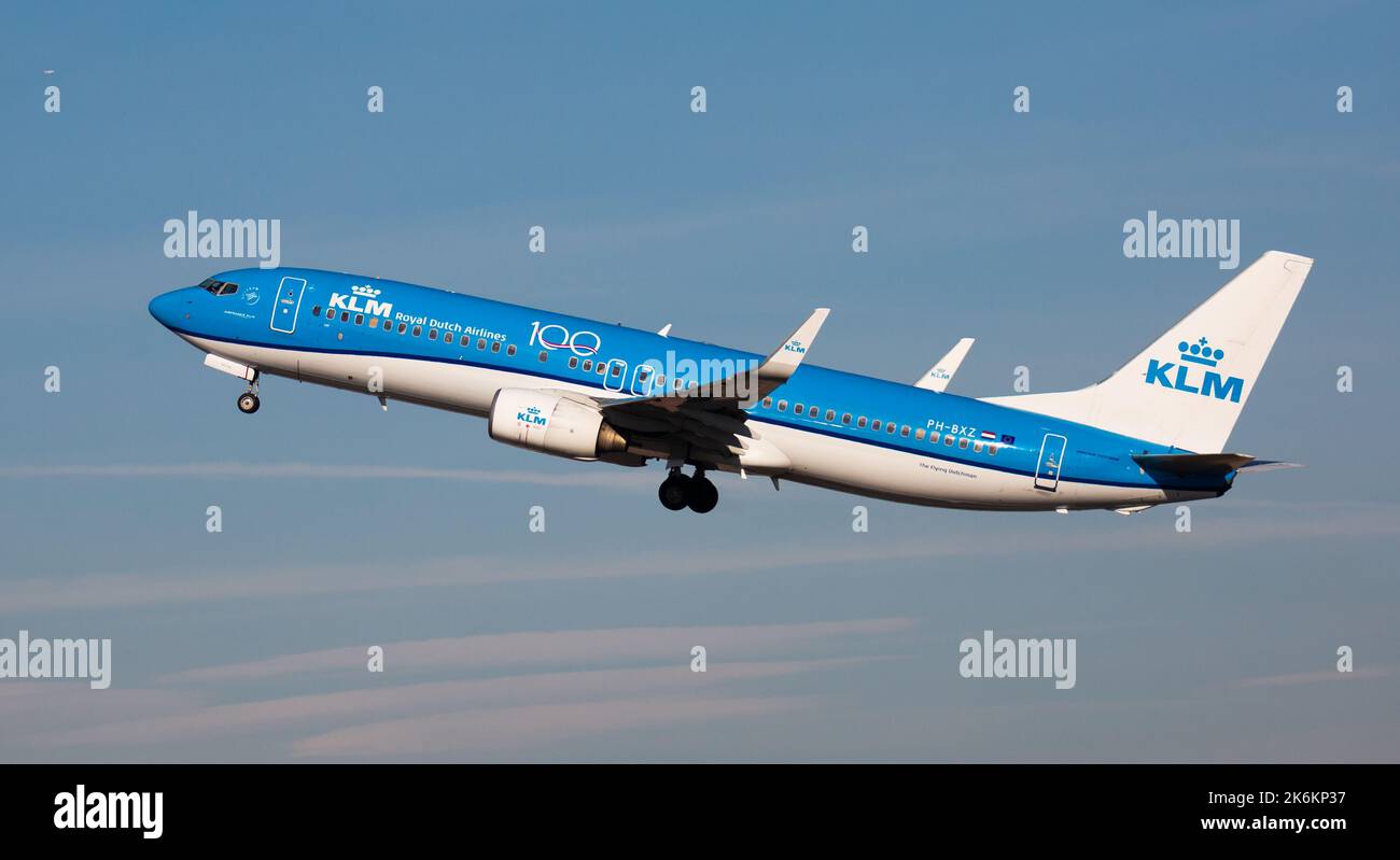 Number 737 hi-res stock photography and images - Alamy