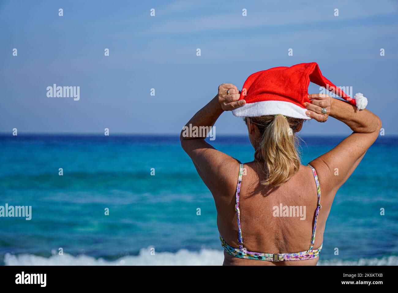 Woman santa hat rear view hi-res stock photography and images - Alamy