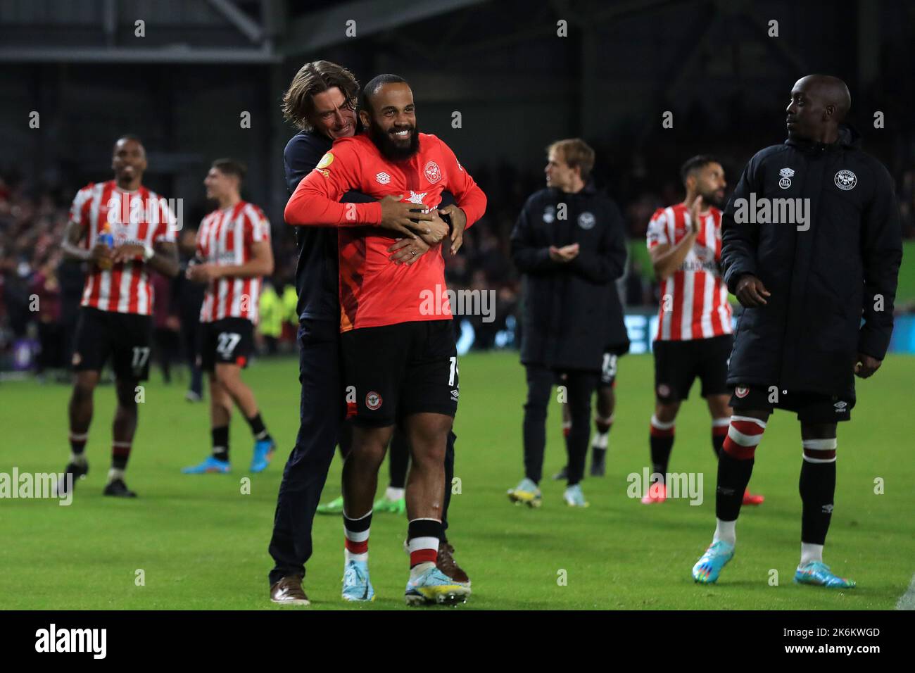 Thomas Frank manger of Brentford celebrates with Bryan Mbeumo #19 of Brentford at full time during the Premier League match Brentford vs Brighton and Hove Albion at Brentford Community Stadium, London, United Kingdom, 14th October 2022  (Photo by Carlton Myrie/News Images) Stock Photo