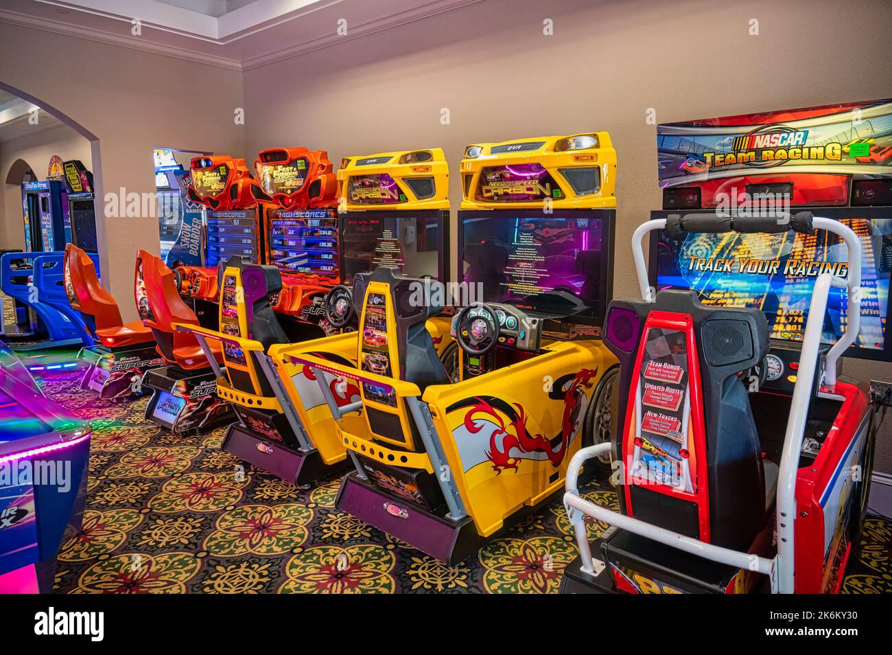 OrLANDO, UNITED STATES, 22ND SEPTERBER 2022 Various games machines in