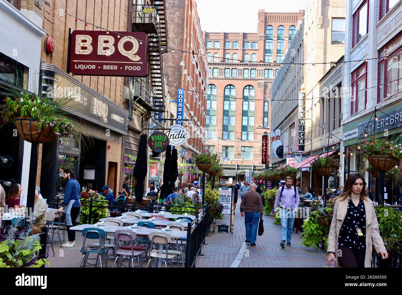 Corner Alley in downtown Cleveland, Ohio Stock Photo Alamy