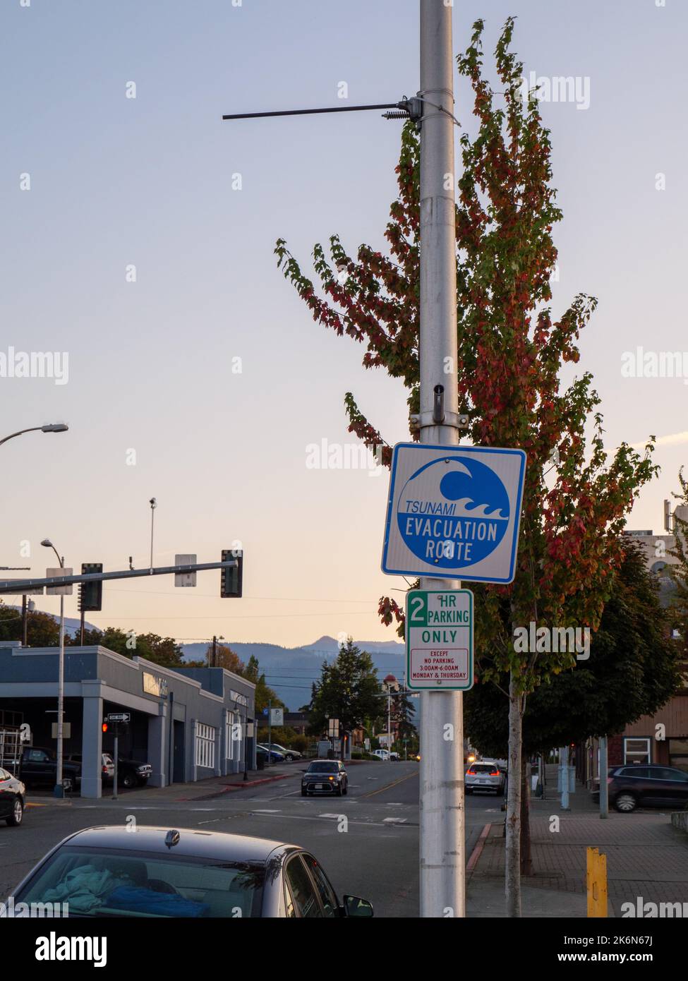 Tsunami evacuation route sign, Port Angeles, Washington Stock Photo